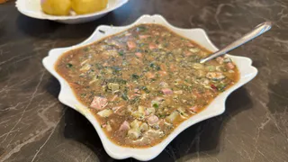 От такого варианта окрошки домашних за уши не оттащишь - все лето едят только ее и добавку просят