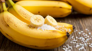 Выбрасываете банановую кожуру? Напрасно: это золото для вашего зимнего огорода