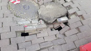 В центре Рязани провалился тротуар