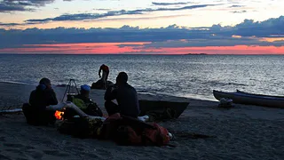 Лисы украли завтрак у рязанской экспедиции на Аляске