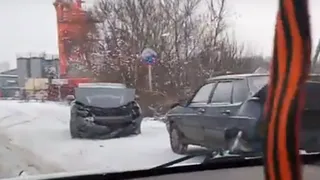 Видео аварии на Технониколе: лобовое столкновение двух легковушек
