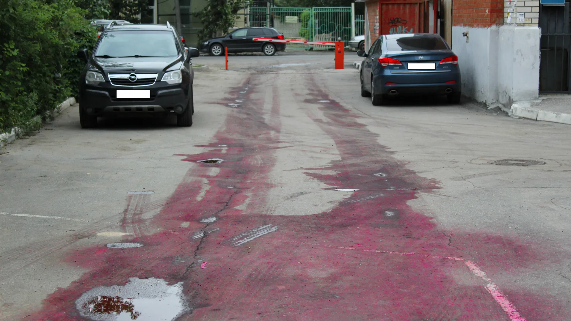 В Рязани по всему городу льются нечистоты из мусоровозов