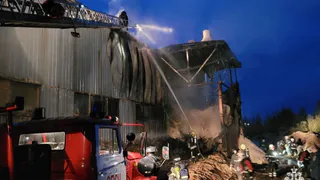 В Коми ночью горел бункер с опилками