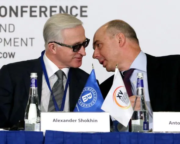 Российская элита уговаривает власти не повышать для нее налоги