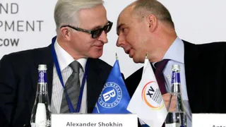 Российская элита уговаривает власти не повышать для нее налоги