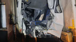 В Прилузье столкнулись две фуры, одного из водителей сильно зажало в кабине