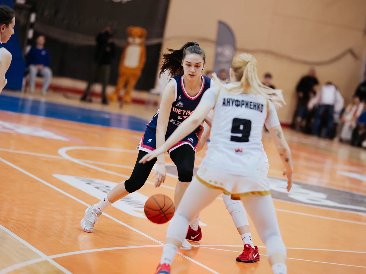 «Металлург» обыграл фаворита в первом матче плей-офф Высшей лиги.