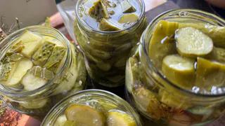Хрумкаю любимые огурчики всю зиму: солю без уксуса, сахара и подвала - идеальный маринад гарантирован