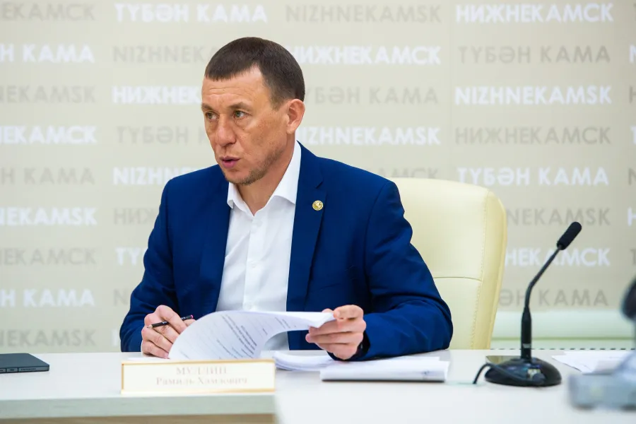 Муллин объяснил, почему у дворников низкая з/п, почему в городе плохо убираются