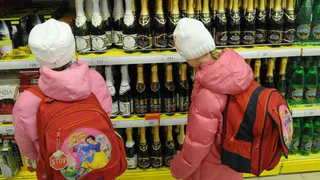 Алкоголь — только совершеннолетним: Госдума рассматривает новый законопроект