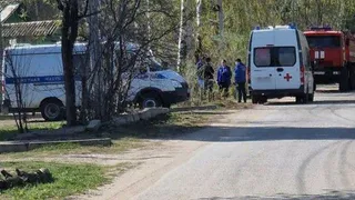 В Рязани на улице Голечинской загорелся дом, на месте работают МЧС и скорая