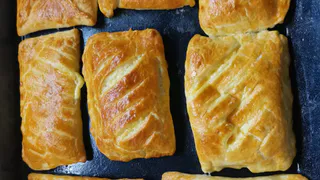 Пирог по-царски: шикарное блюдо из 2 ингредиентов — без муки и выпекания