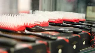 Расчёска, которая портит волосы каждый день — вот что с ней нужно обязательно делать