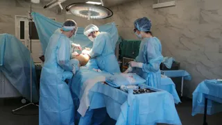 Глазовские врачи продолжают проводить операции по замене тазобедренных суставов