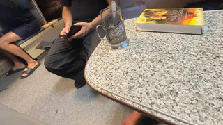 «Ложись рядом!»: бабушка в поезде заняла мою полку, а на просьбу освободить ее выдала фразу, которую я запомню навсегда