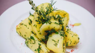 Эту картошку есть категорически нельзя: диетолог показала на фото, как позеленевший клубень становится ядом