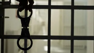 Бывший охранник ИК-6 в Клинцах, избивший заключенного, проведет три года в колонии