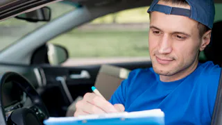 Для всех водителей вводится новое правило. Теперь полный запрет