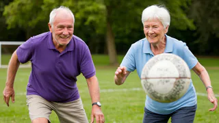 Ни плавание, ни ходьба: найдено более эффективное упражнение для людей старше 65 лет