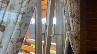 Что делать, если ручка на пластиковом окне не закрывается до вертикального положения? Регулировка окна всего за 2 минуты