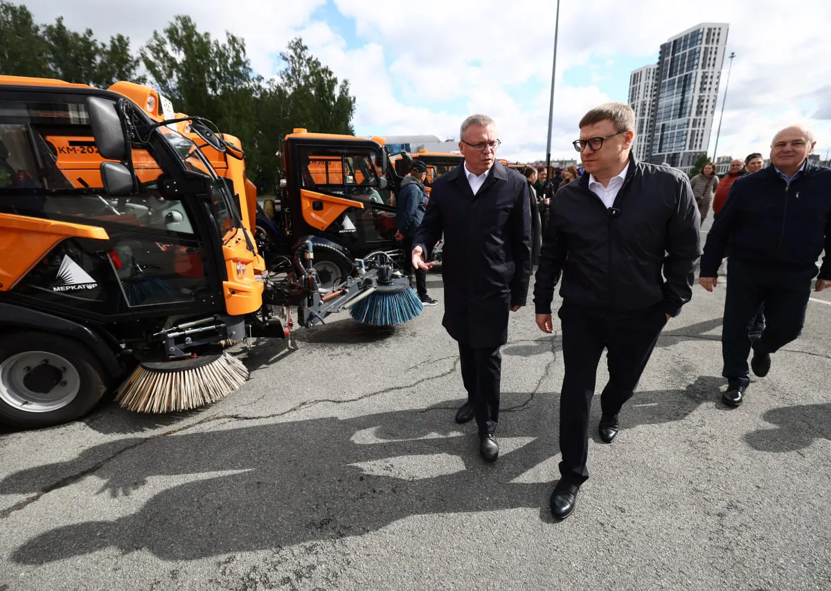 Губернатор Алексей Текслер передал Магнитогорску 10 единиц новой коммунальной техники