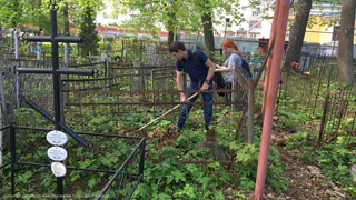 Рязанские студенты привели в порядок воинские захоронения