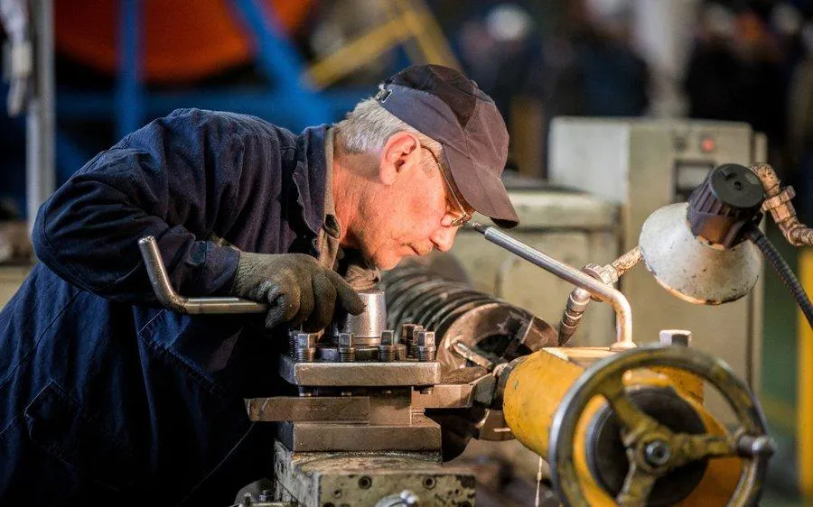 Пенсионеров все чаще зовут на работу