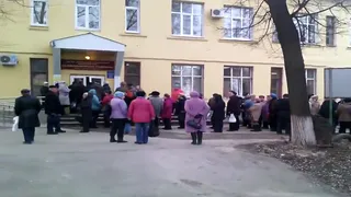 Руководство больницы №4 наказали из-за больших очередей 