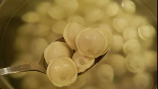 Перестала кидать пельмени в кипяток, и вот почему: два неожиданных минуса, о которых мало кто знает