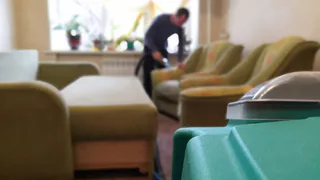 Как старый и грязный диван вернуть в состояние нового за 1500 рублей