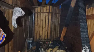 В Коми 5 огнеборцев тушили пожар в бане