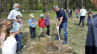 «Аллея космонавтики»: в Солотче высадили декоративные яблони
