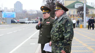 Военным запретили носить телефоны на службе - поправки в устав