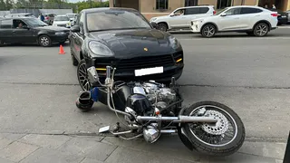 Полиция опубликовала фото с места ДТП с мотоциклом и Porsche на улице Вокзальной в Рязани