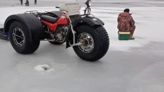 Спасатели Чувашии ежедневно оберегают любителей зимней рыбалки