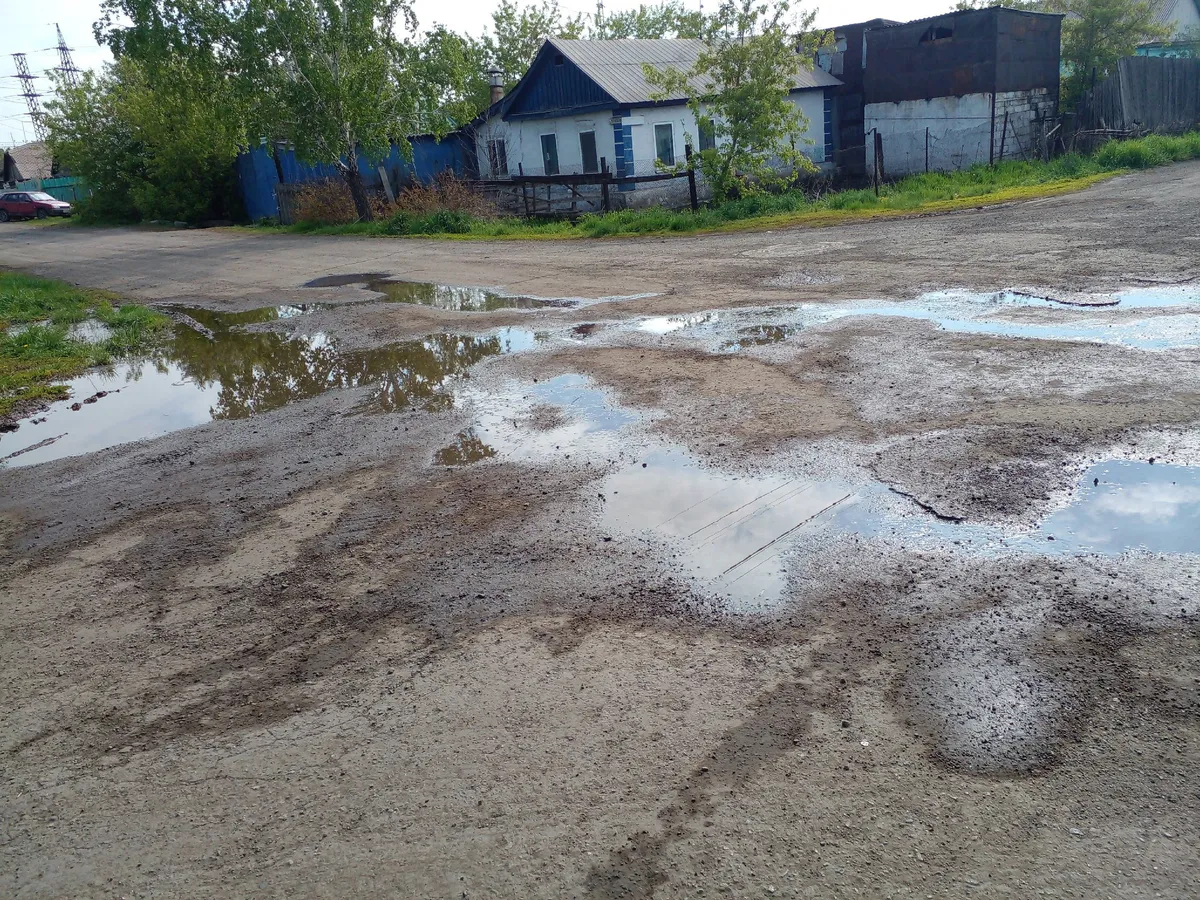 Магнитогорцы жалуются на регулярные прорывы водовода по улице Златоустовской в поселке Новосеверный