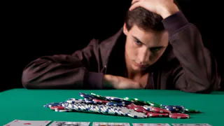 В Татарстане пьяный внук заставил бабушку раздобыть 200 тыс. рублей для азартных игр