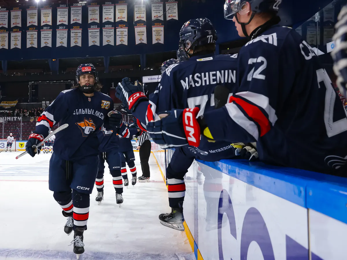 "Стальные Лисы" разгромили "Реактор" на домашнем льду