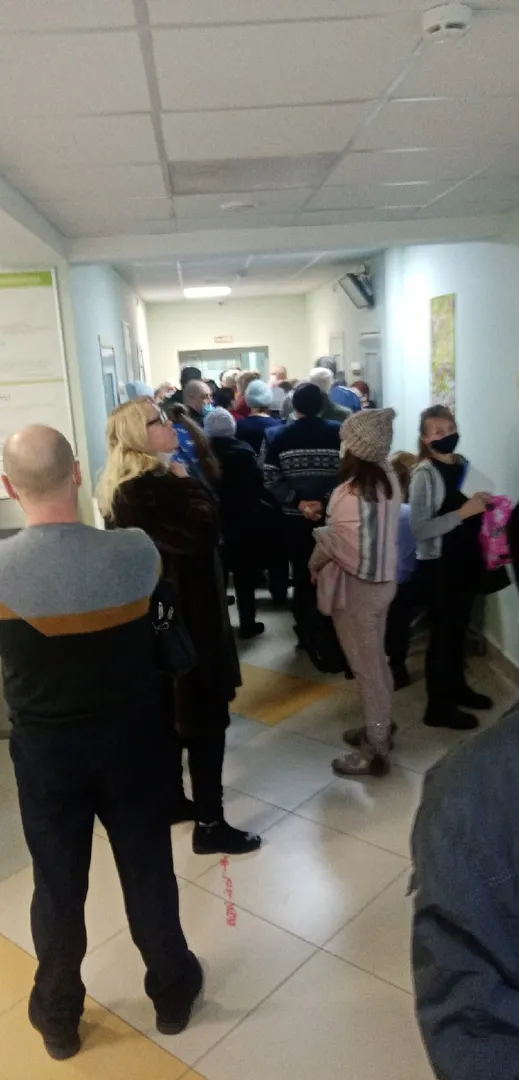 Праздники прошли, все сдавать кровь! В поликлиниках длиннющие очереди