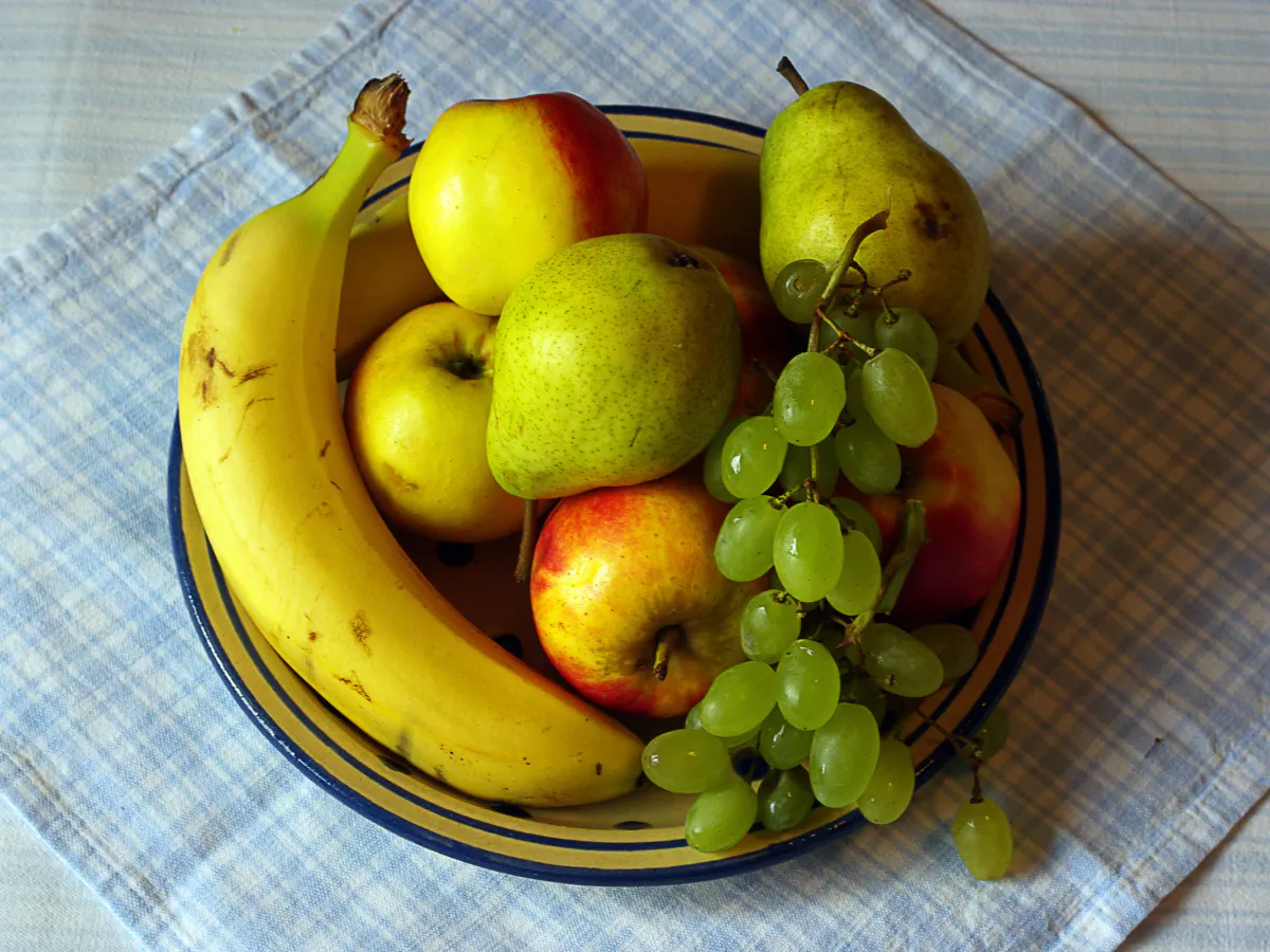 Фруктовый рай или вздутие живота: диетолог объяснила, почему летние лакомства могут испортить самочувствие