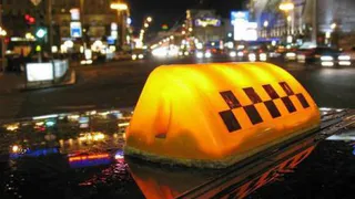 Война с перевозчиками: Минтранс и налоговая оштрафовали 12 таксистов