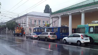 В Рязани троллейбусы оказались в пробке из-за обрыва проводов 