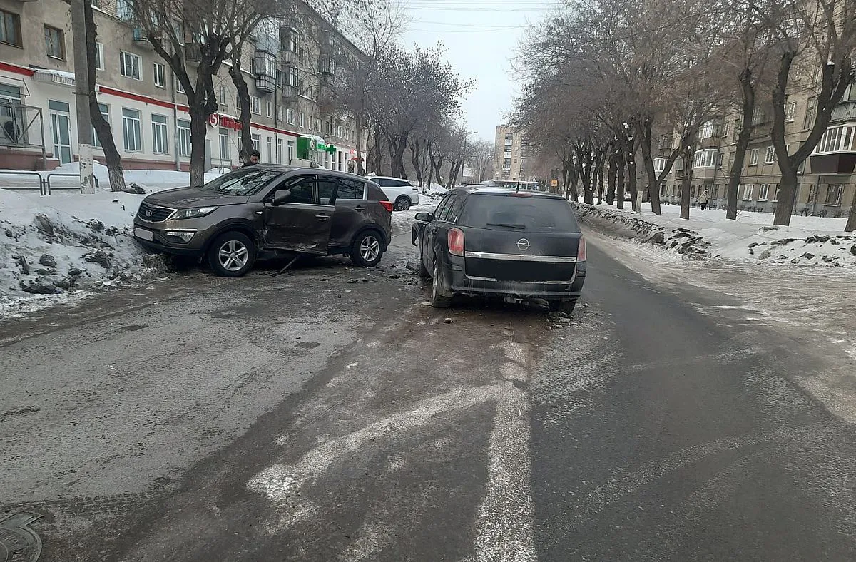 Автоледи получила травмы в ДТП на улице Суворова в Магнитогорске