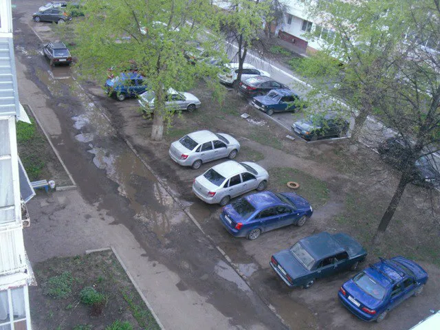 Народный репортер: нижнекамцы жалуются на лужи и грязь во дворах