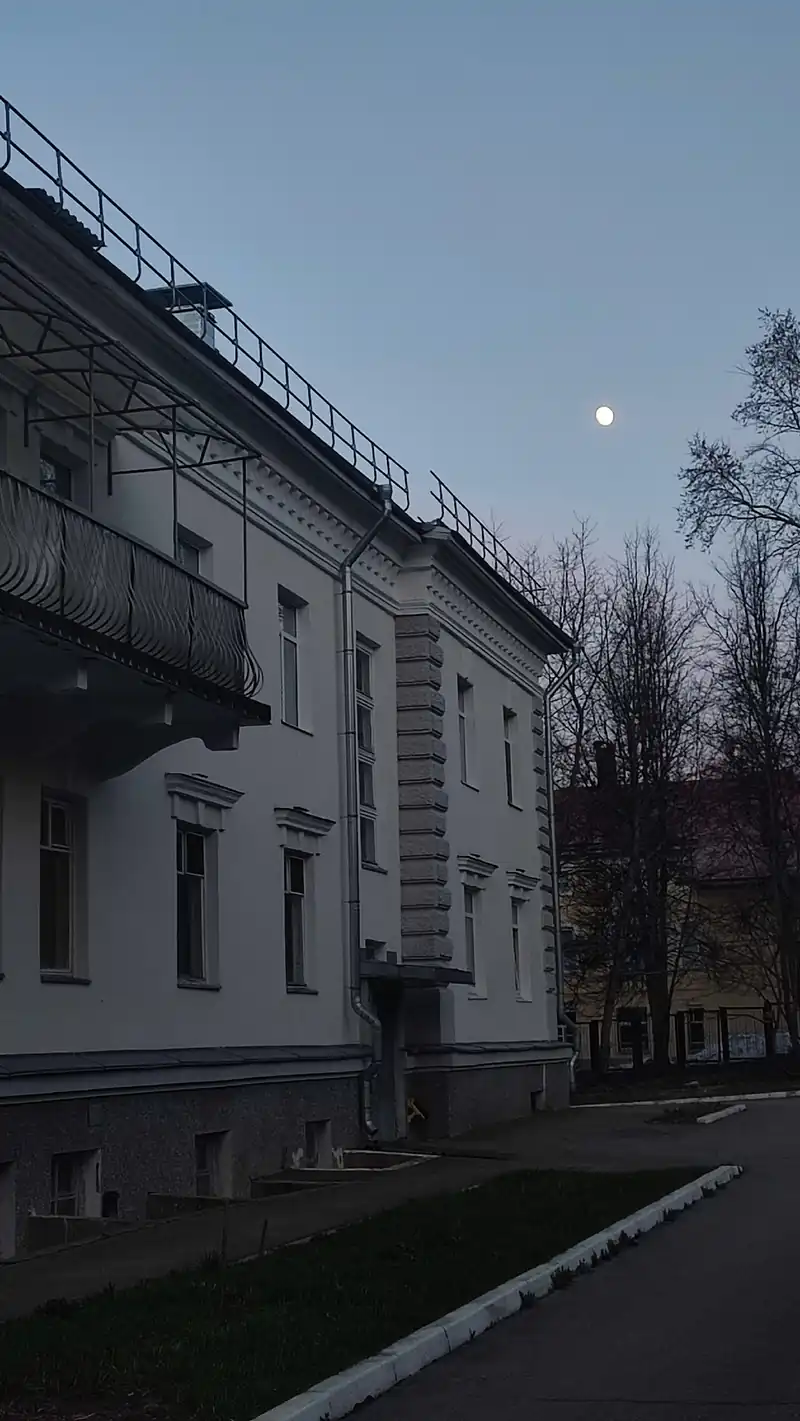 Новое правило касается всех, кто живет в квартире или доме – теперь запрещено с 8:00 до 23:00