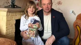 Брянский депутат Сергей Антошин вручил детям новогодние подарки