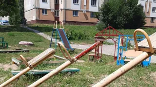 В Чебоксарах горожане добились ремонта детской площадки