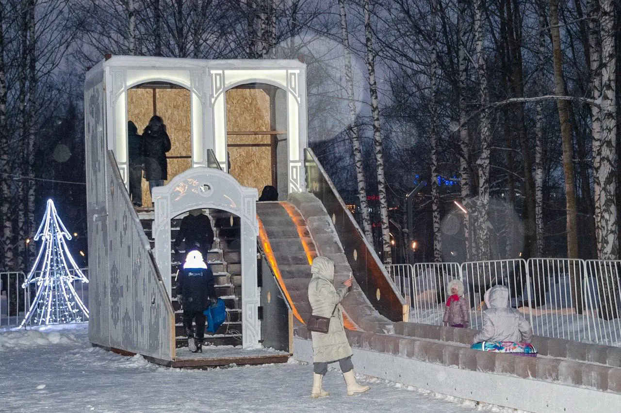 В нижнекамских парках заработали безопасные зимние горки