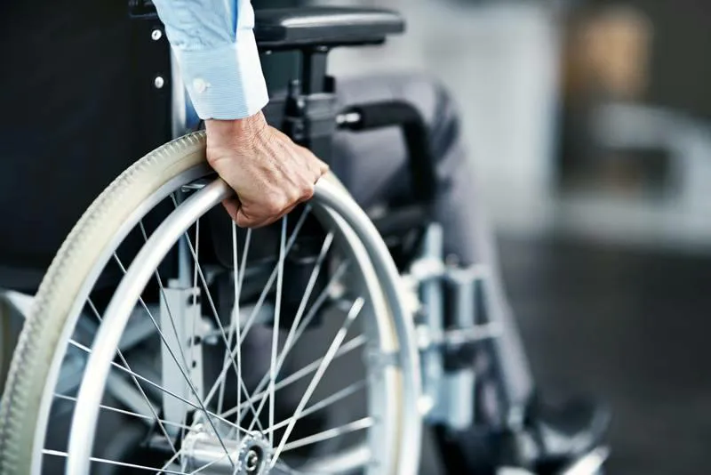 Можно ли получателю пенсии по инвалидности сохранить ее при наступлении пенсионного возраста