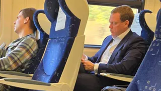 Губернатора Рязанской области заметили в электричке до Москвы